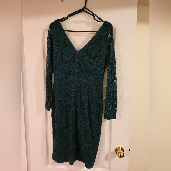 Le Chateau Lace Dress - Picture 1 of 3